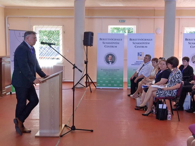 A szakképzési intézményrendszer átfogó fejlesztése 04